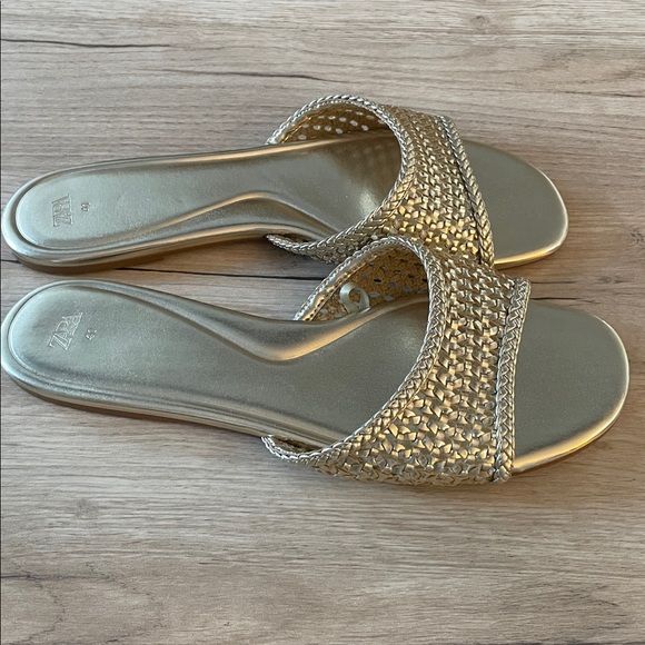 ZARA Gold Metallic Woven Slide Sandals Flats Summer Shoes Size EU 41 US 10 - Picture 3 of 6
